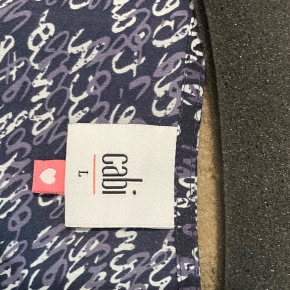 cabi style # 5336 Size L Te Amo Love Print Women’s Navy blue V Neck Blouse - Picture 7 of 9